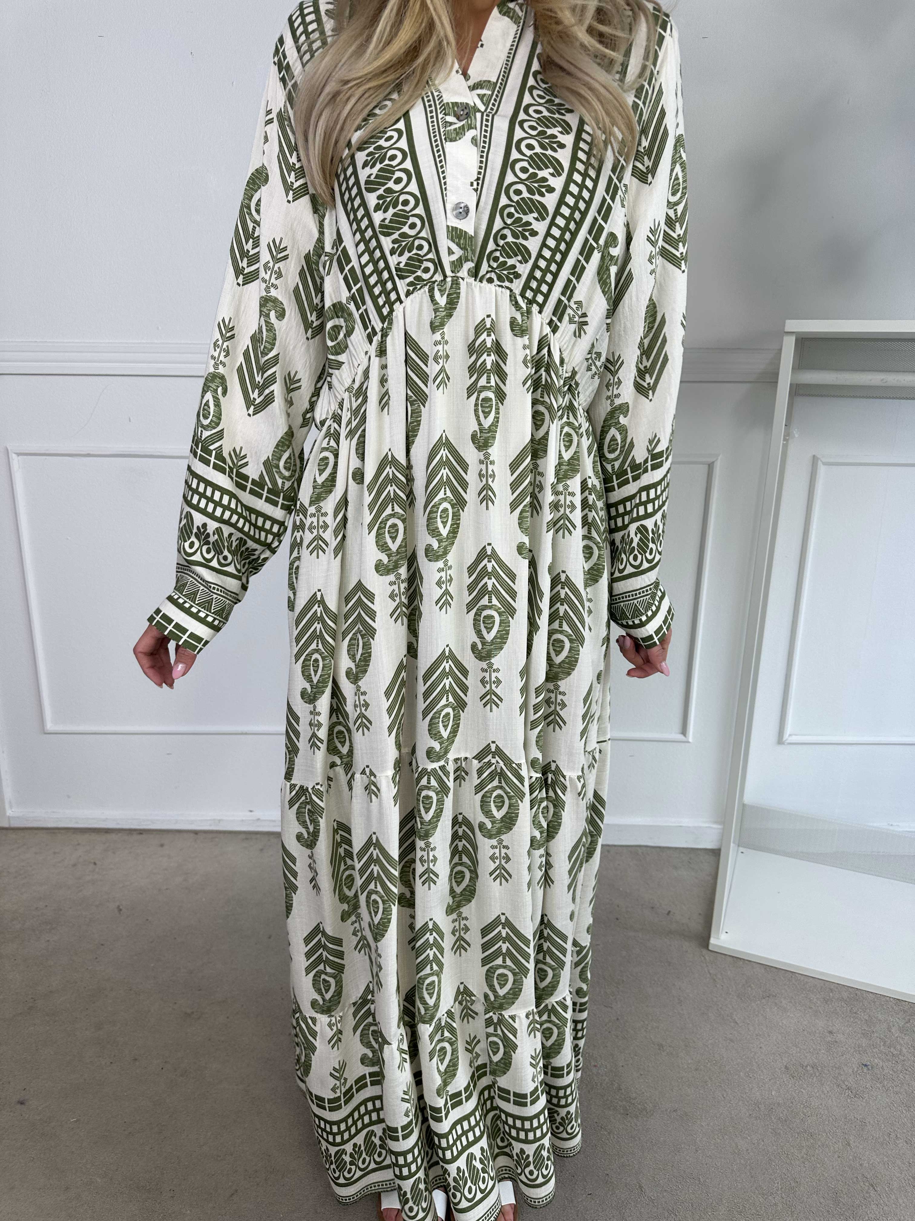 Raina - Lång mönstrad klänning i viskos